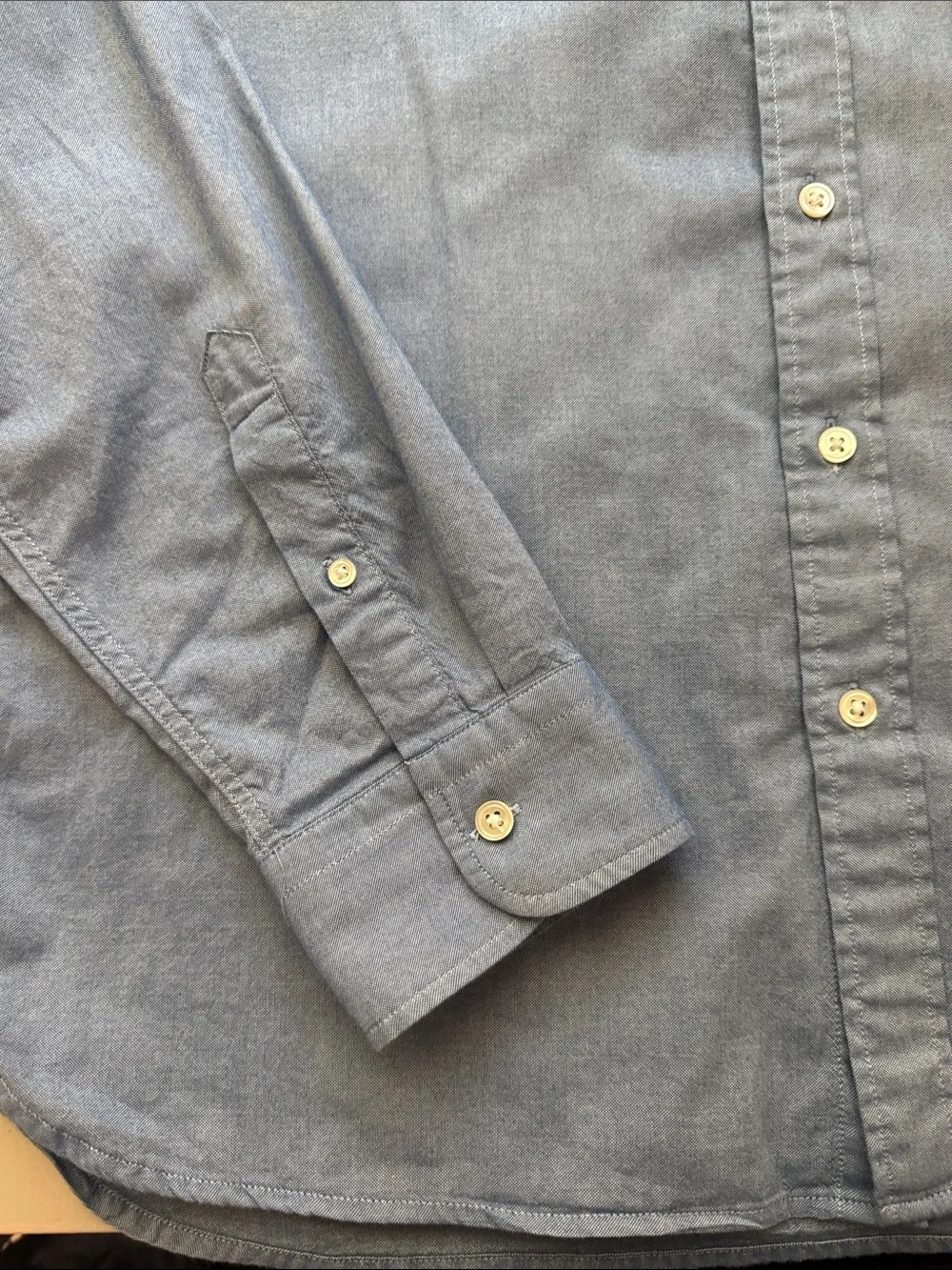 Levi's Men's Light Blue Oxford Button-Down Shirt